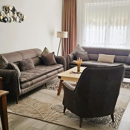 Value Living Apartment แฟริซาย ภายนอก รูปภาพ