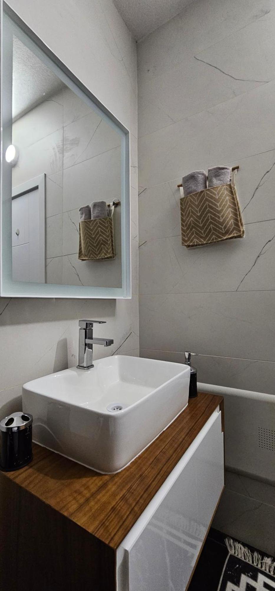 Value Living Apartment แฟริซาย ภายนอก รูปภาพ